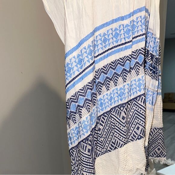 CALVIN KLEIN Cream & Blue with sparkle effect each end is different. - Picture 3 of 8